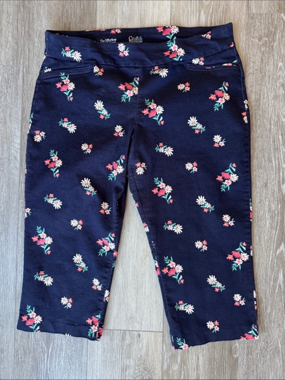 croft & barrow Navy Capri Leggings with Pink & White Floral Print
